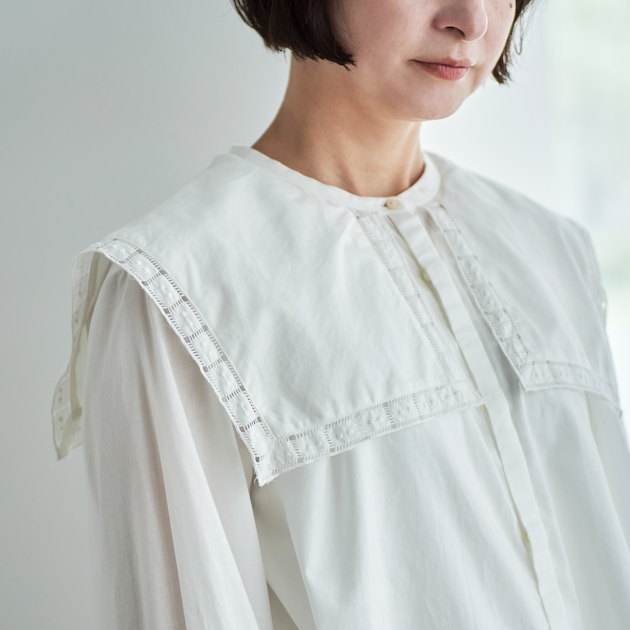 「CLASKA(クラスカ)」発のアパレルブランド「HAU(ハウ)」のbouse collier